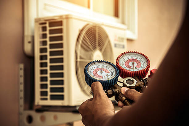 Professional Hvac technician working in Pitsburg, OH